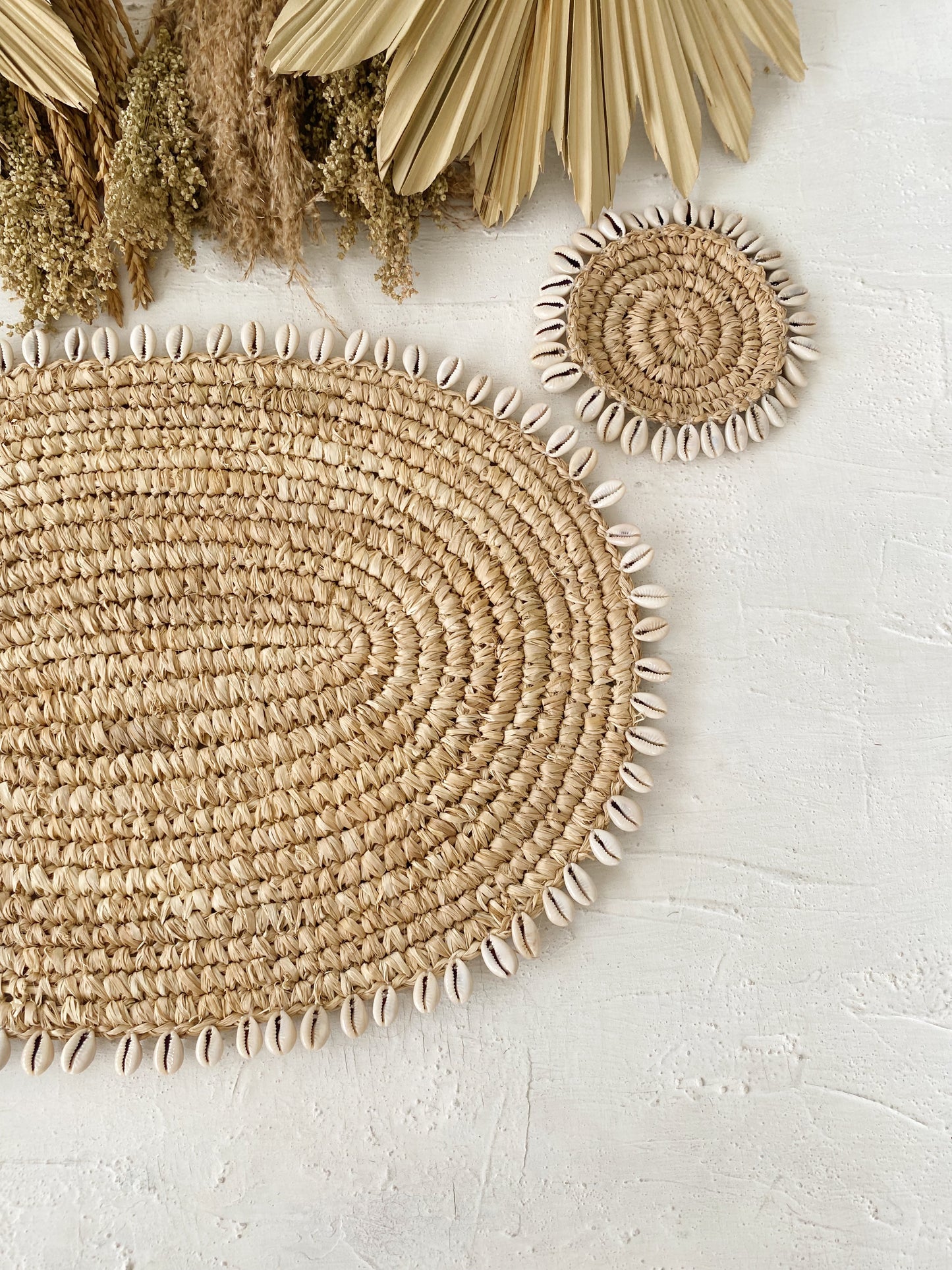 Oval & Round Raffia Shell Placemats