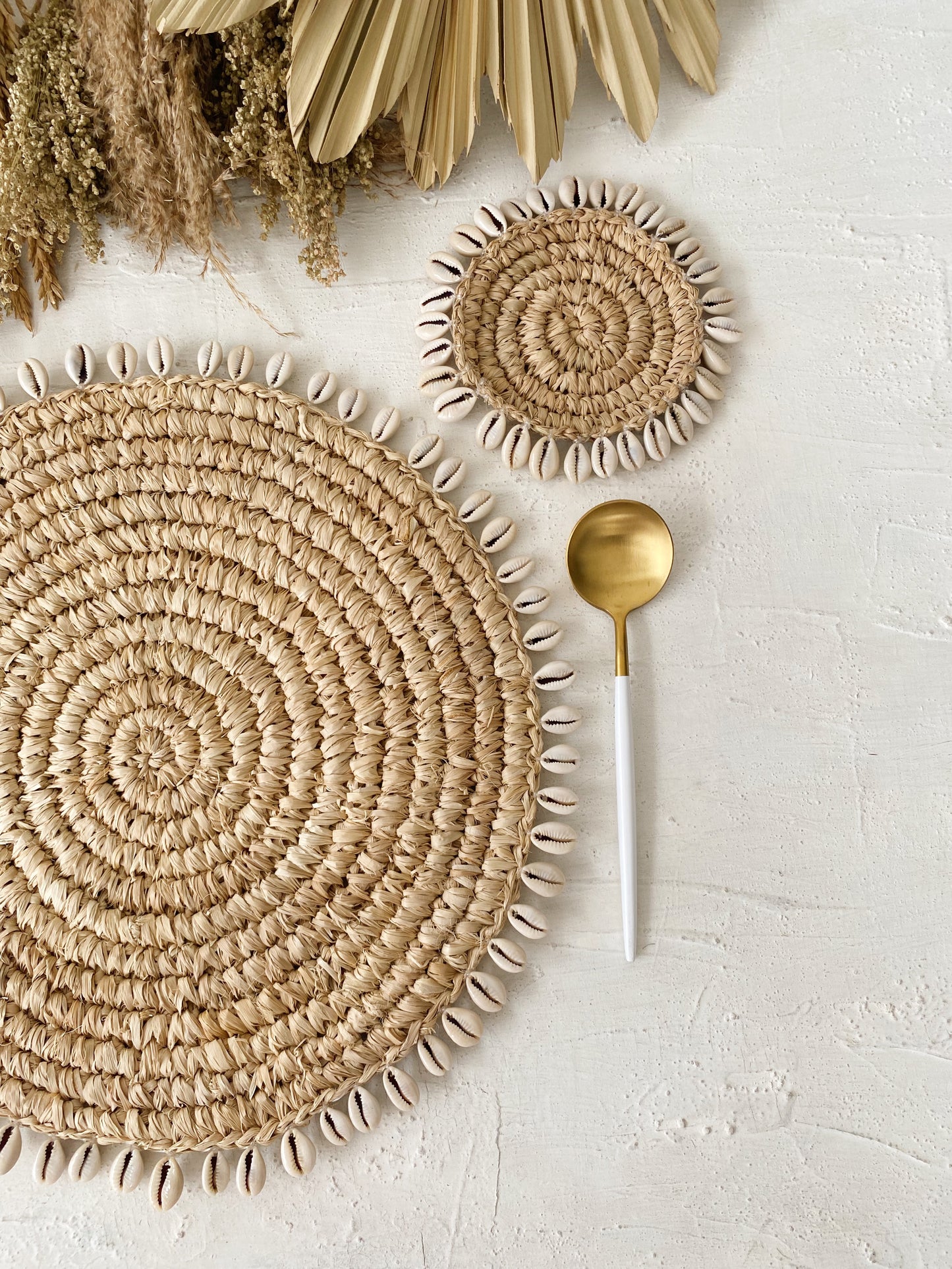 Oval & Round Raffia Shell Placemats