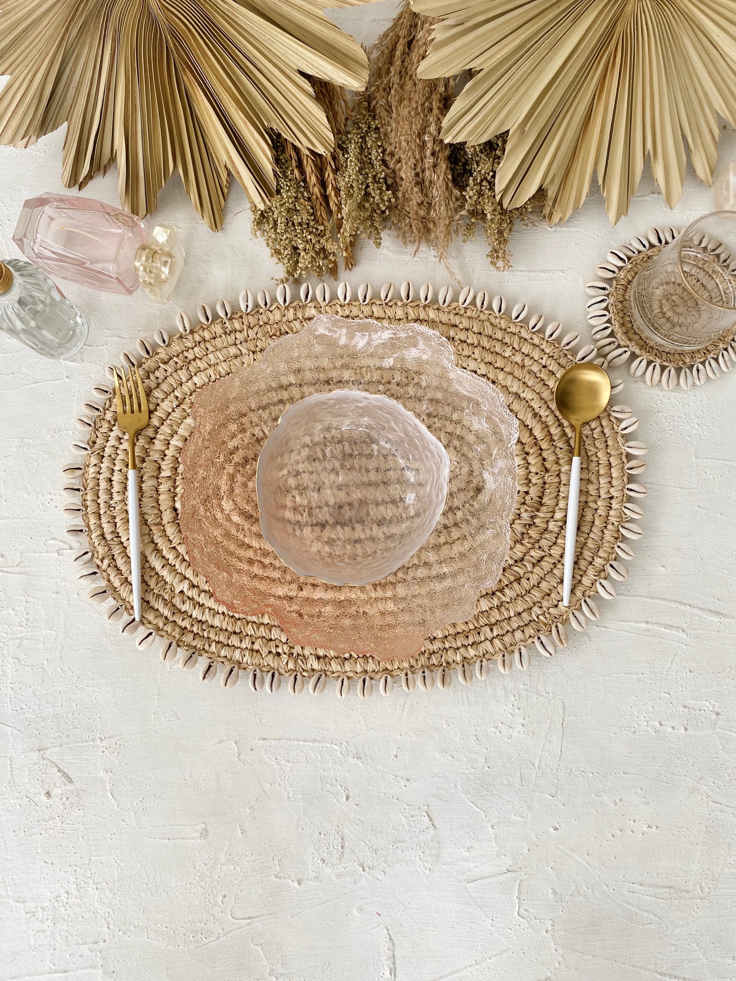 Oval & Round Raffia Shell Placemats