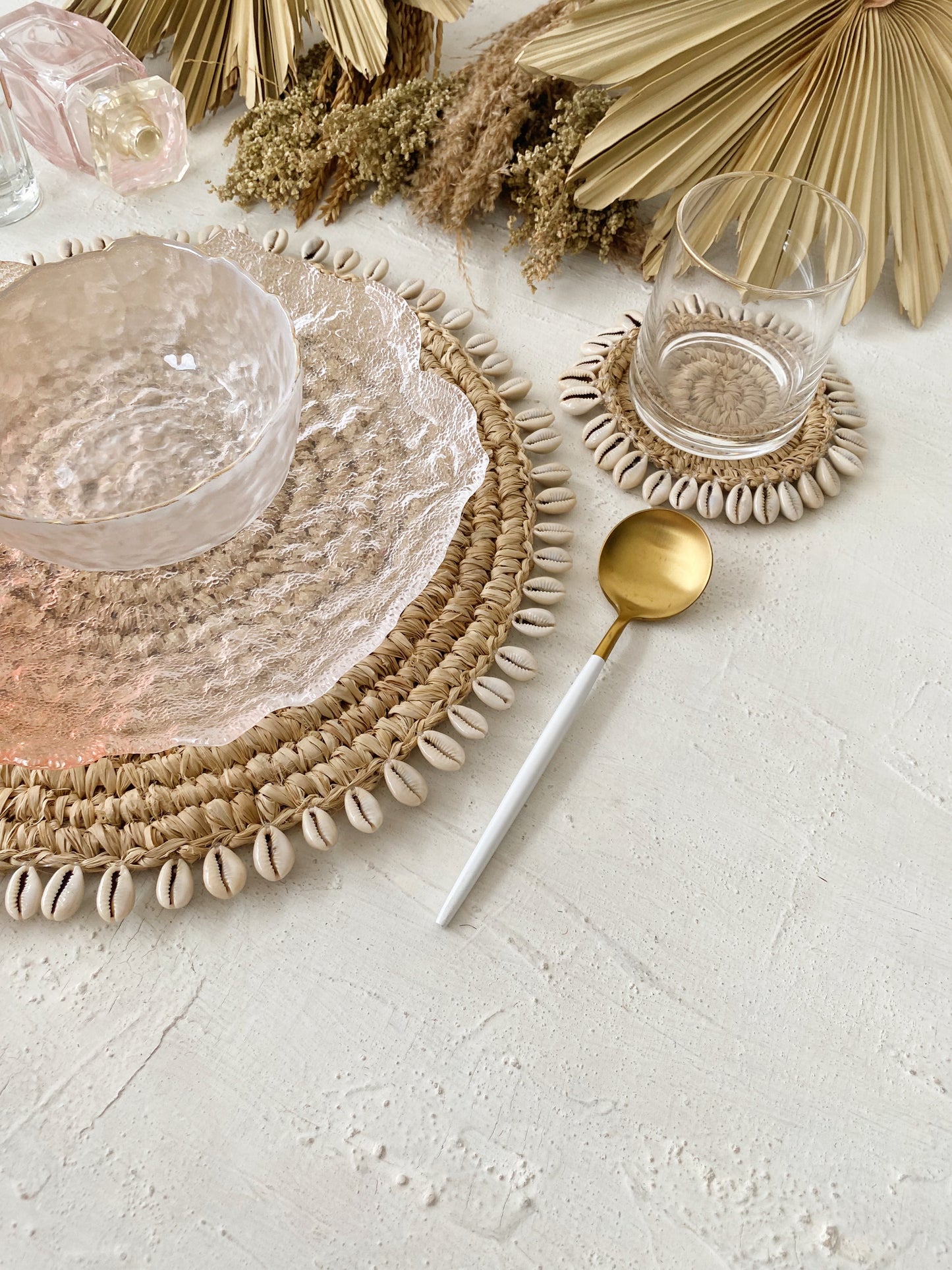 Oval & Round Raffia Shell Placemats