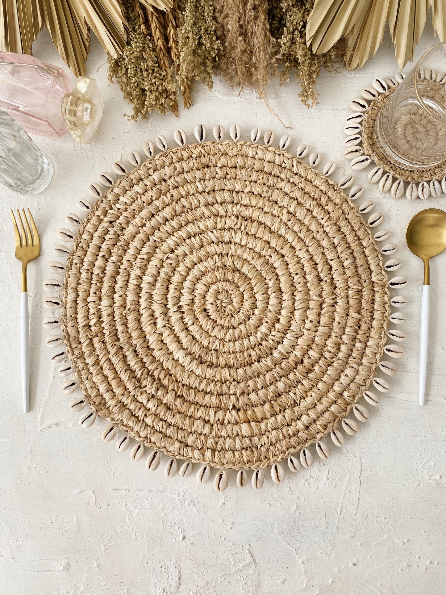 Oval & Round Raffia Shell Placemats