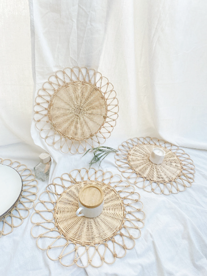 Geulis Flower Round Rattan Placemat