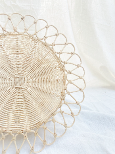 Geulis Flower Round Rattan Placemat