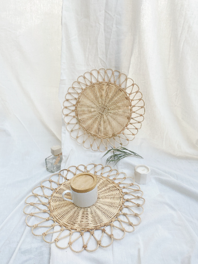 Geulis Flower Round Rattan Placemat