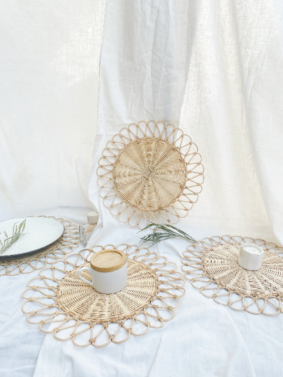 Geulis Flower Round Rattan Placemat