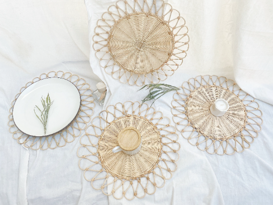 Geulis Flower Round Rattan Placemat