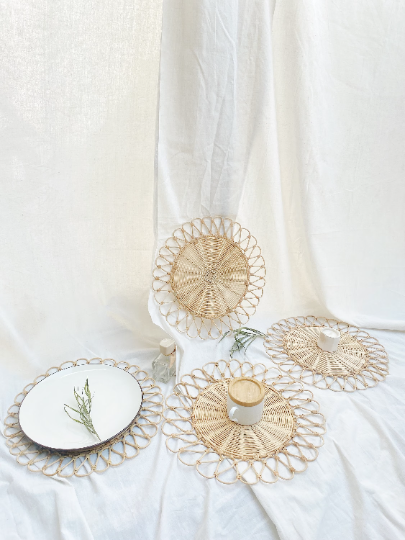 Geulis Flower Round Rattan Placemat