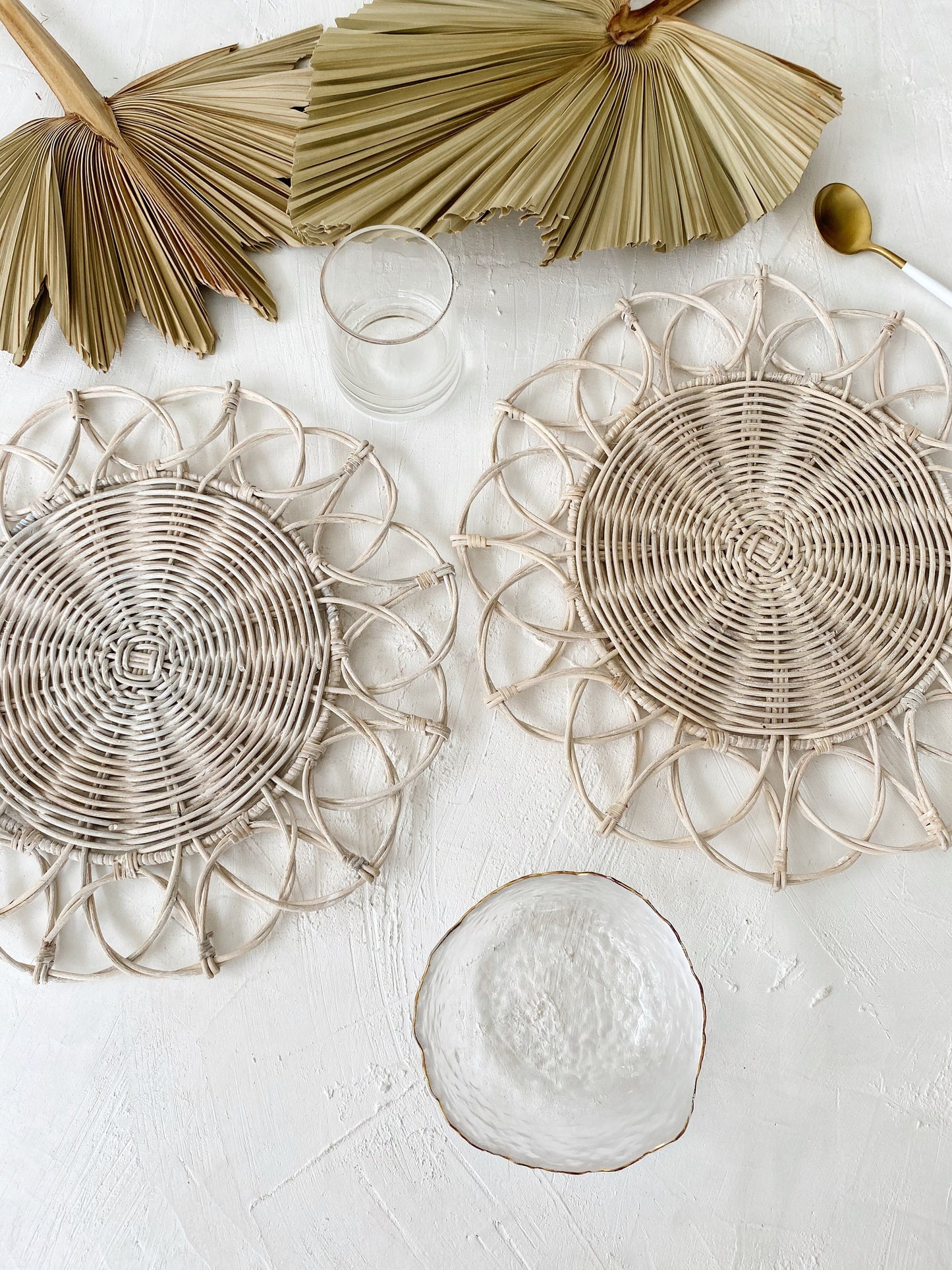 Anggun Whitewashed Flower Rattan Placemat