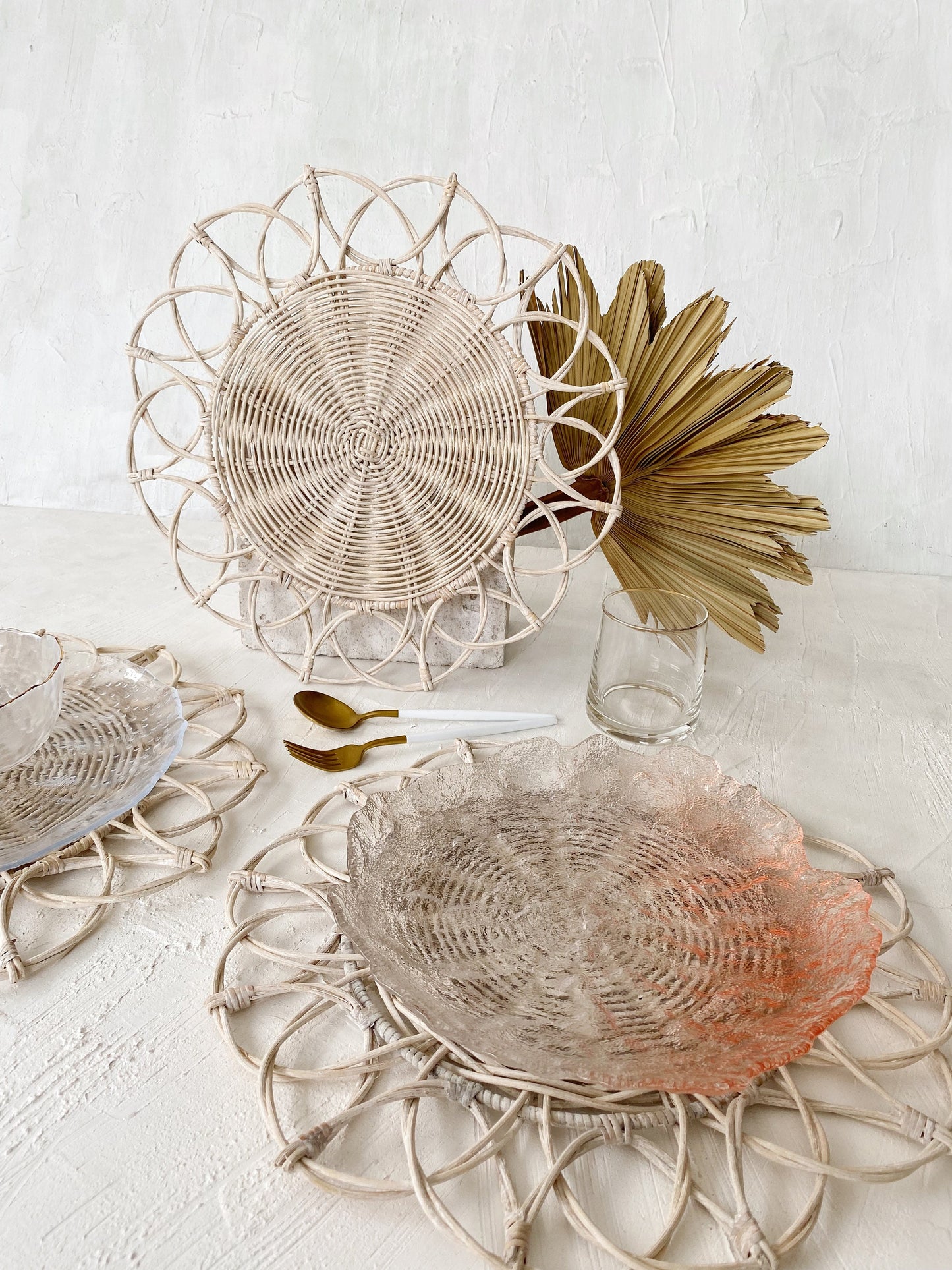 Anggun Whitewashed Flower Rattan Placemat