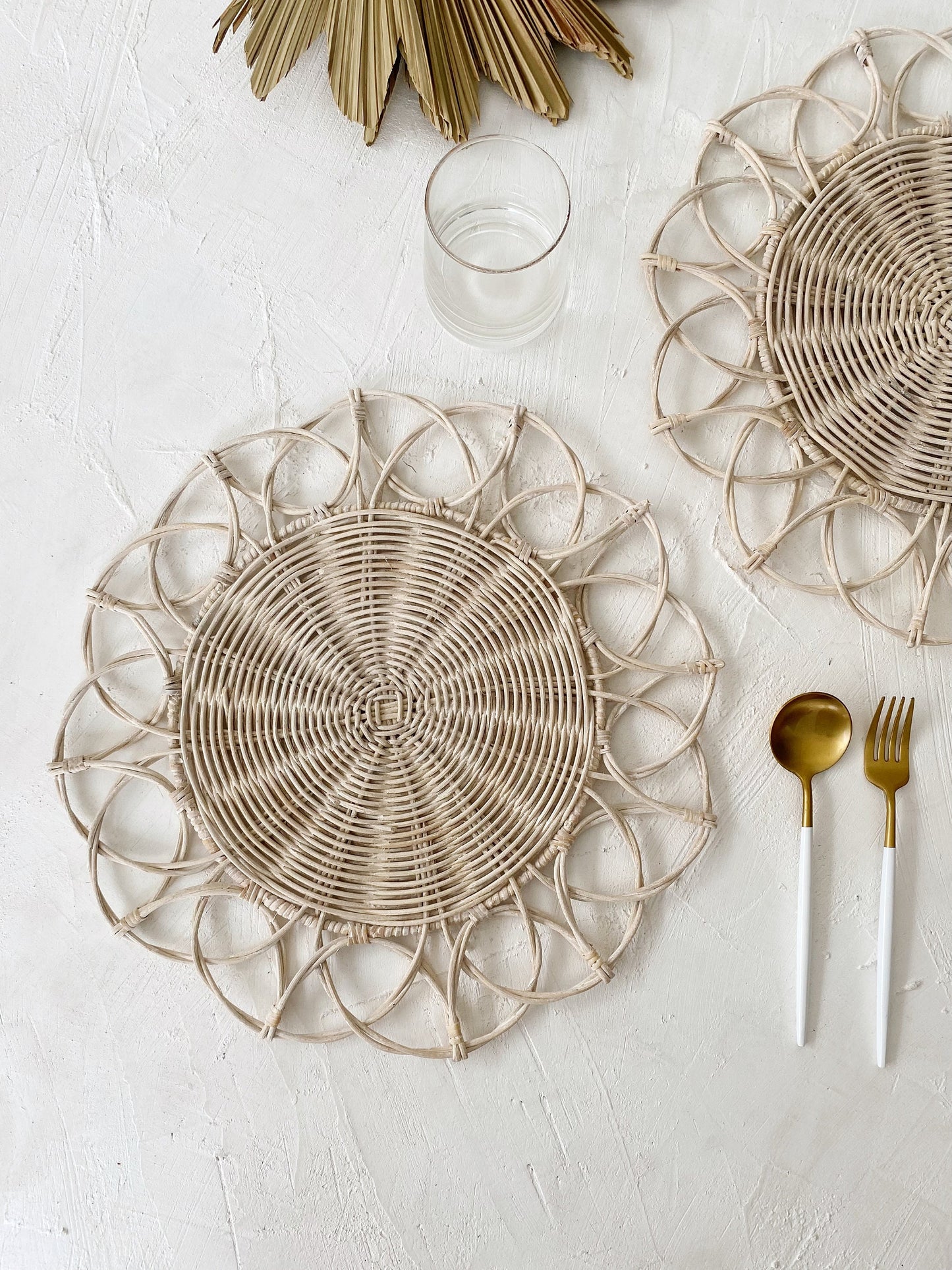 Anggun Whitewashed Flower Rattan Placemat