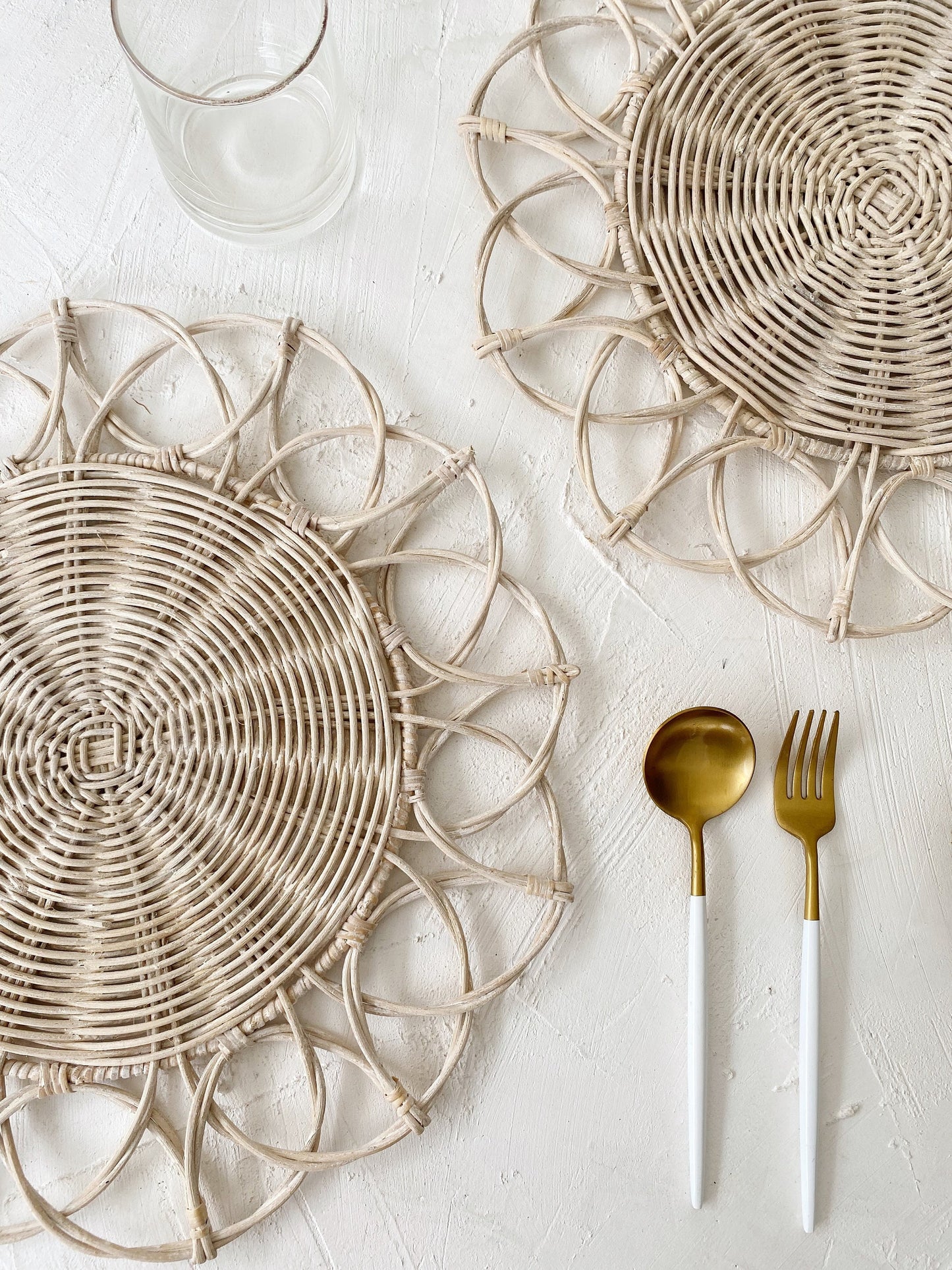 Anggun Whitewashed Flower Rattan Placemat