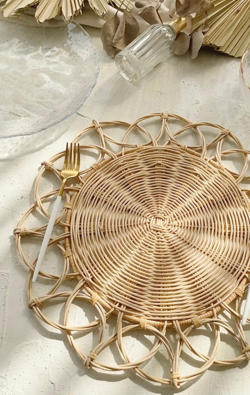 Anggun Natural Round Flower Rattan Placemat