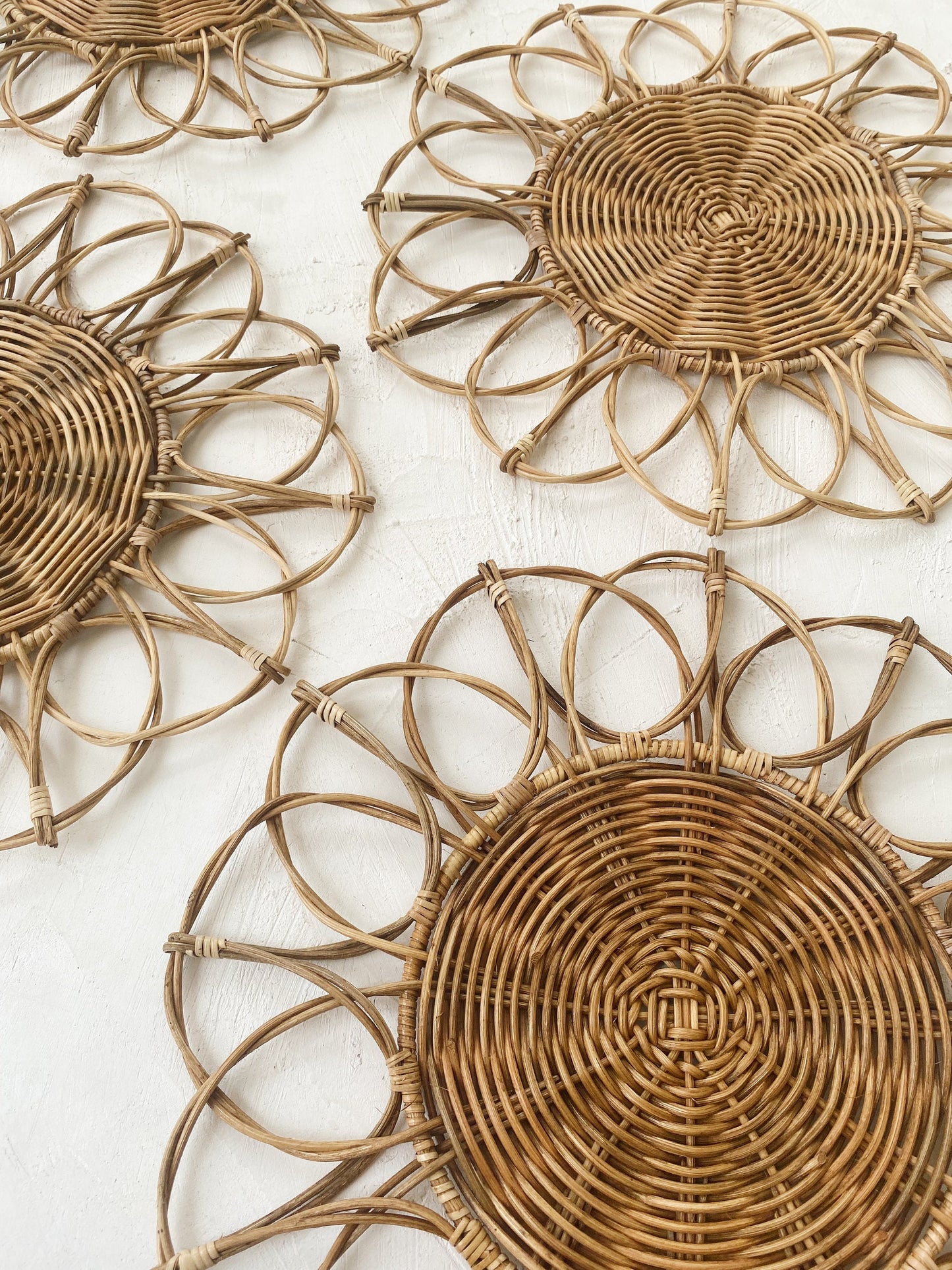 Anggun Brown Round Flower Rattan Placemat