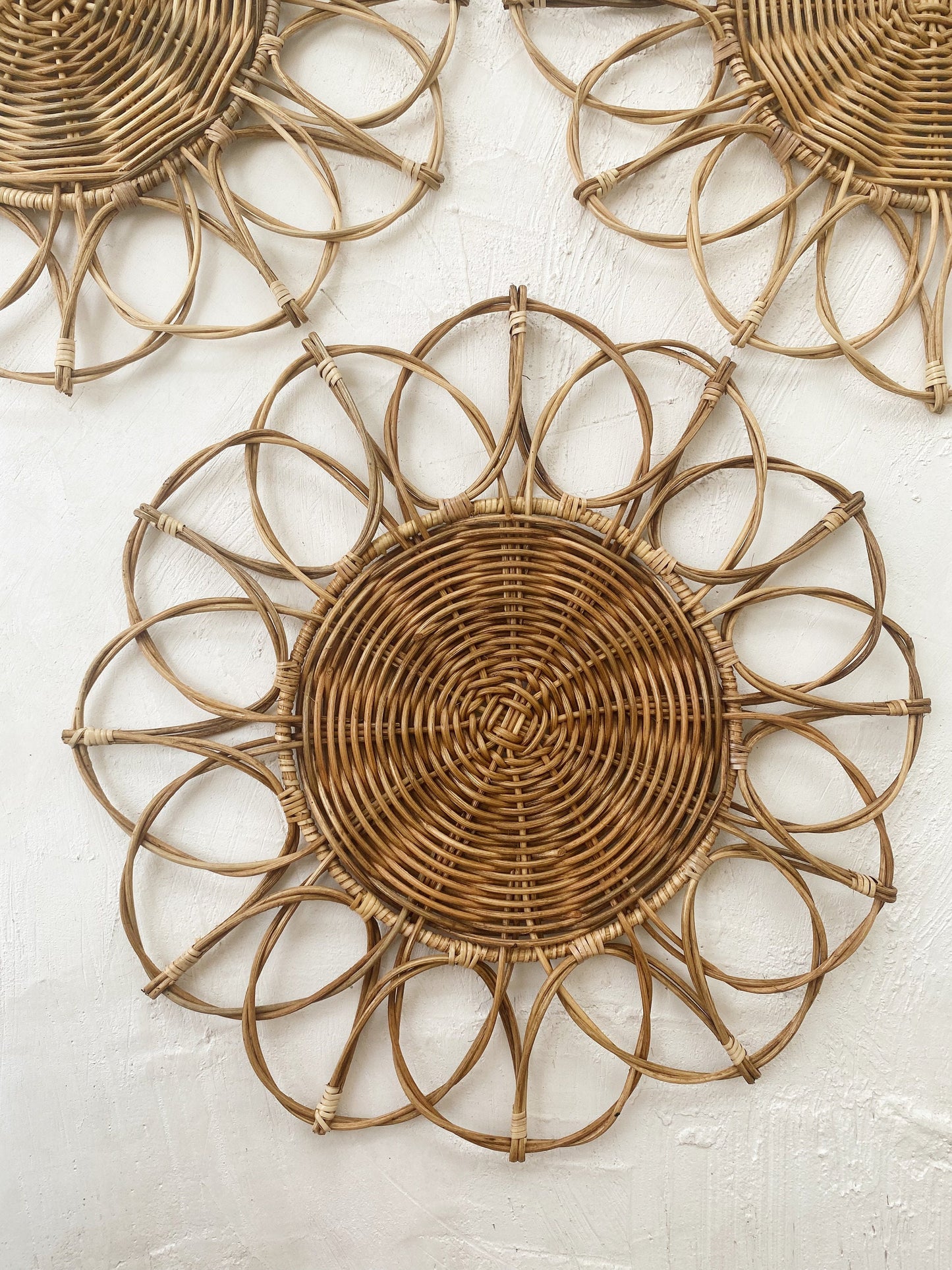 Anggun Brown Round Flower Rattan Placemat