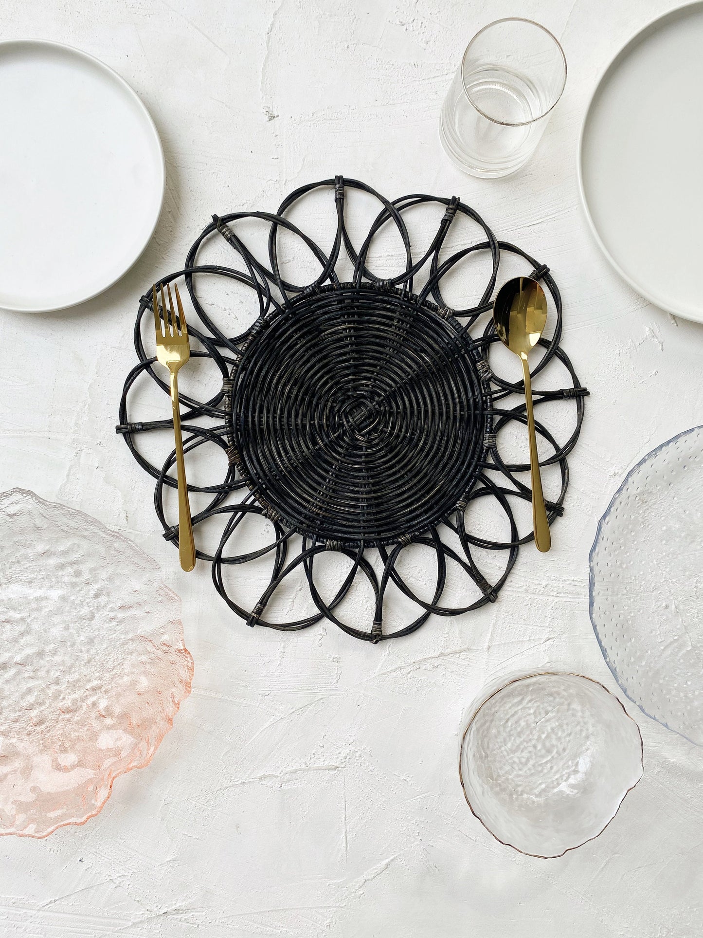 Anggun Black Round Flower Rattan Placemat