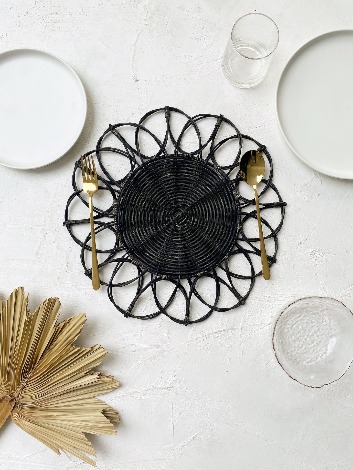 Anggun Round Flower Rattan Placemat