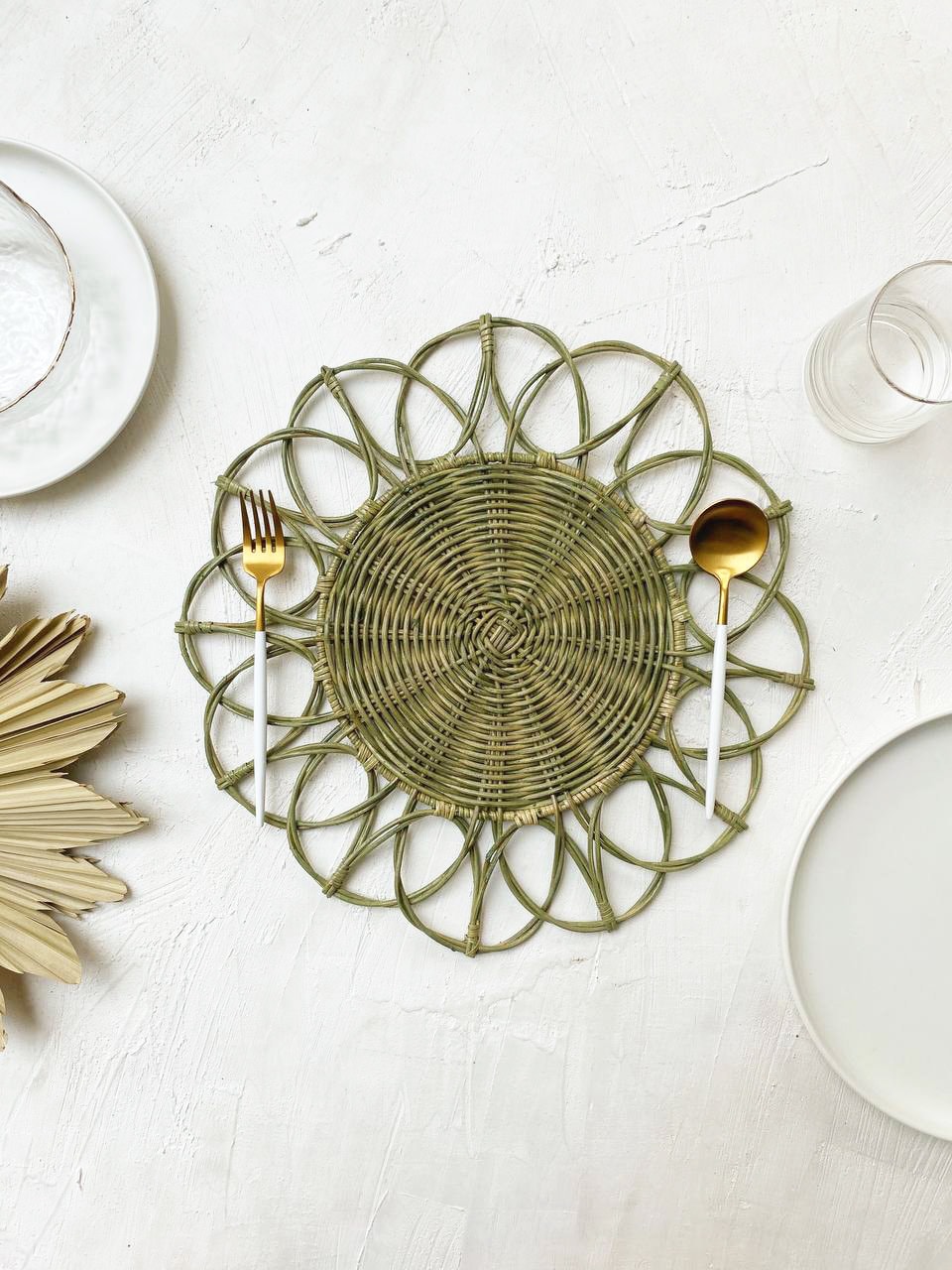 Anggun Sage Round Flower Rattan Placemat