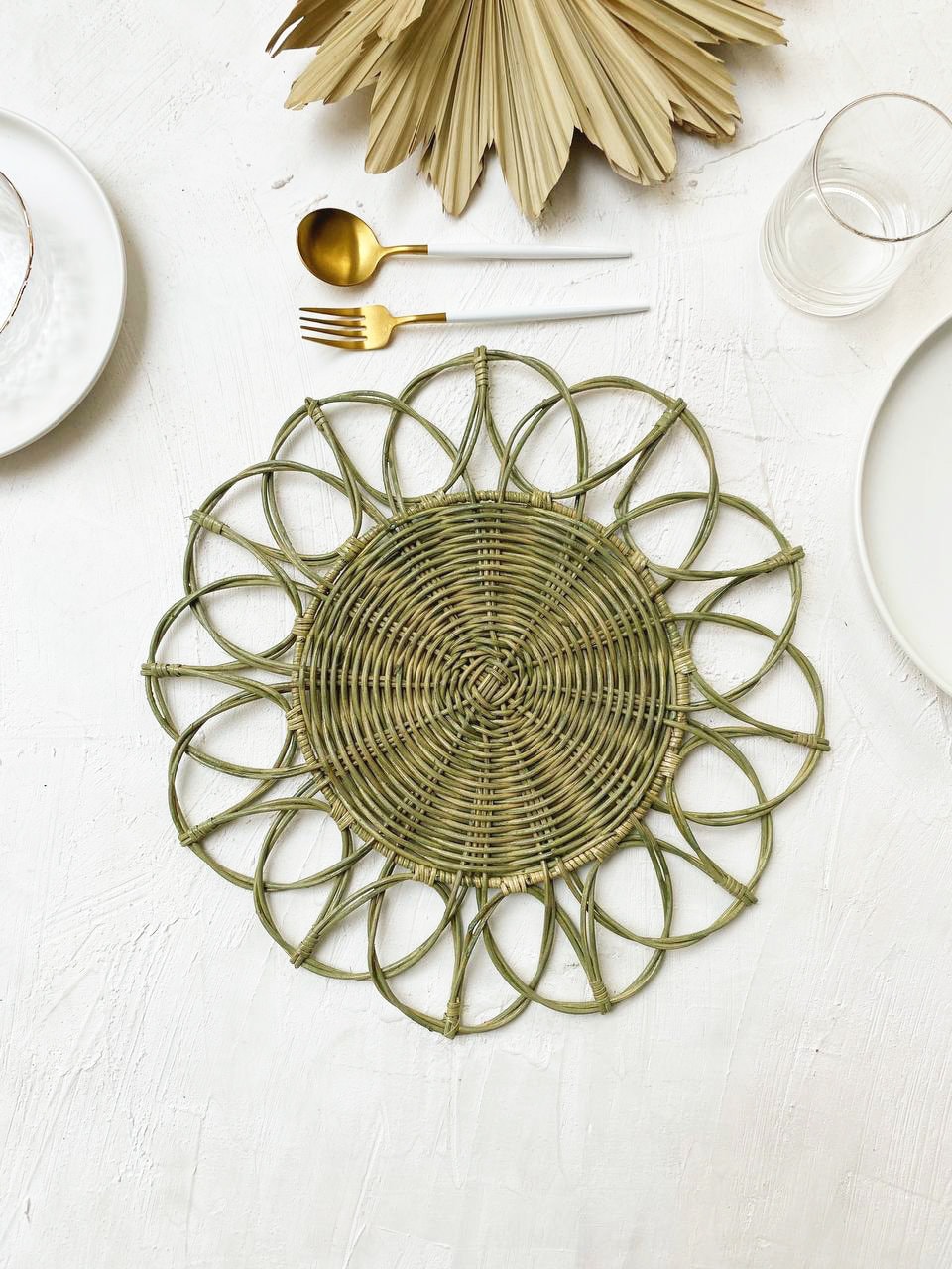 Anggun Sage Round Flower Rattan Placemat