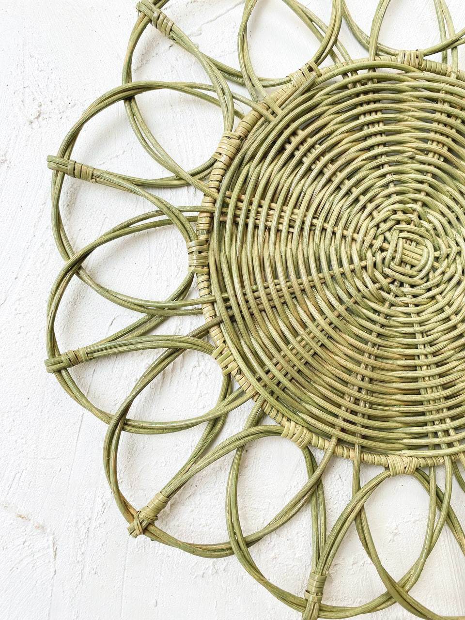 Anggun Sage Round Flower Rattan Placemat