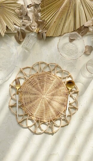 Anggun Round Flower Rattan Placemat