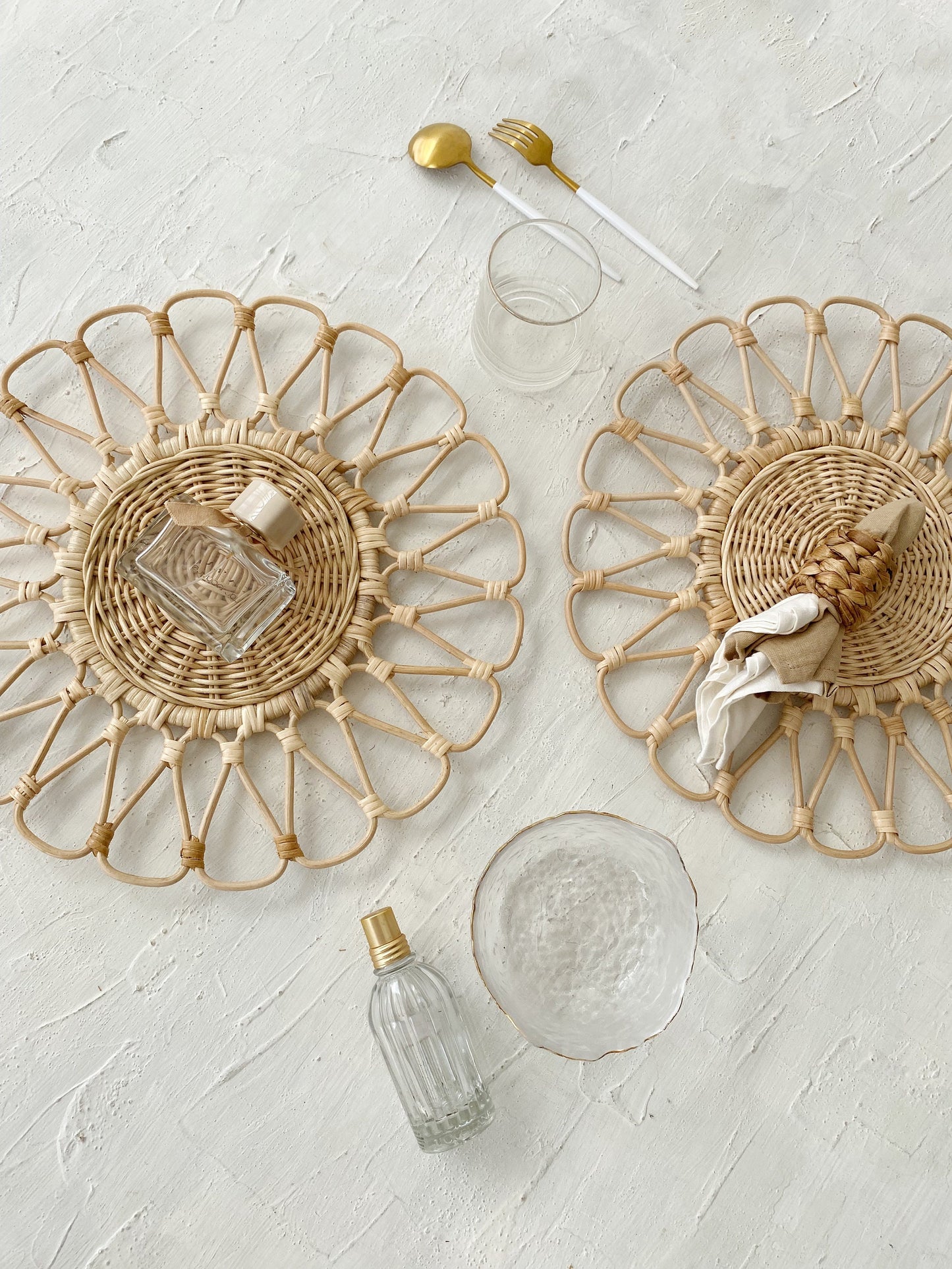 Ayu Flower Round Rattan Placemat