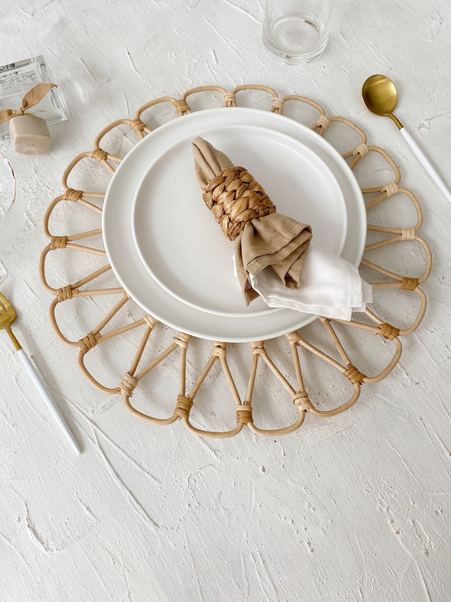 Ayu Flower Round Rattan Placemat