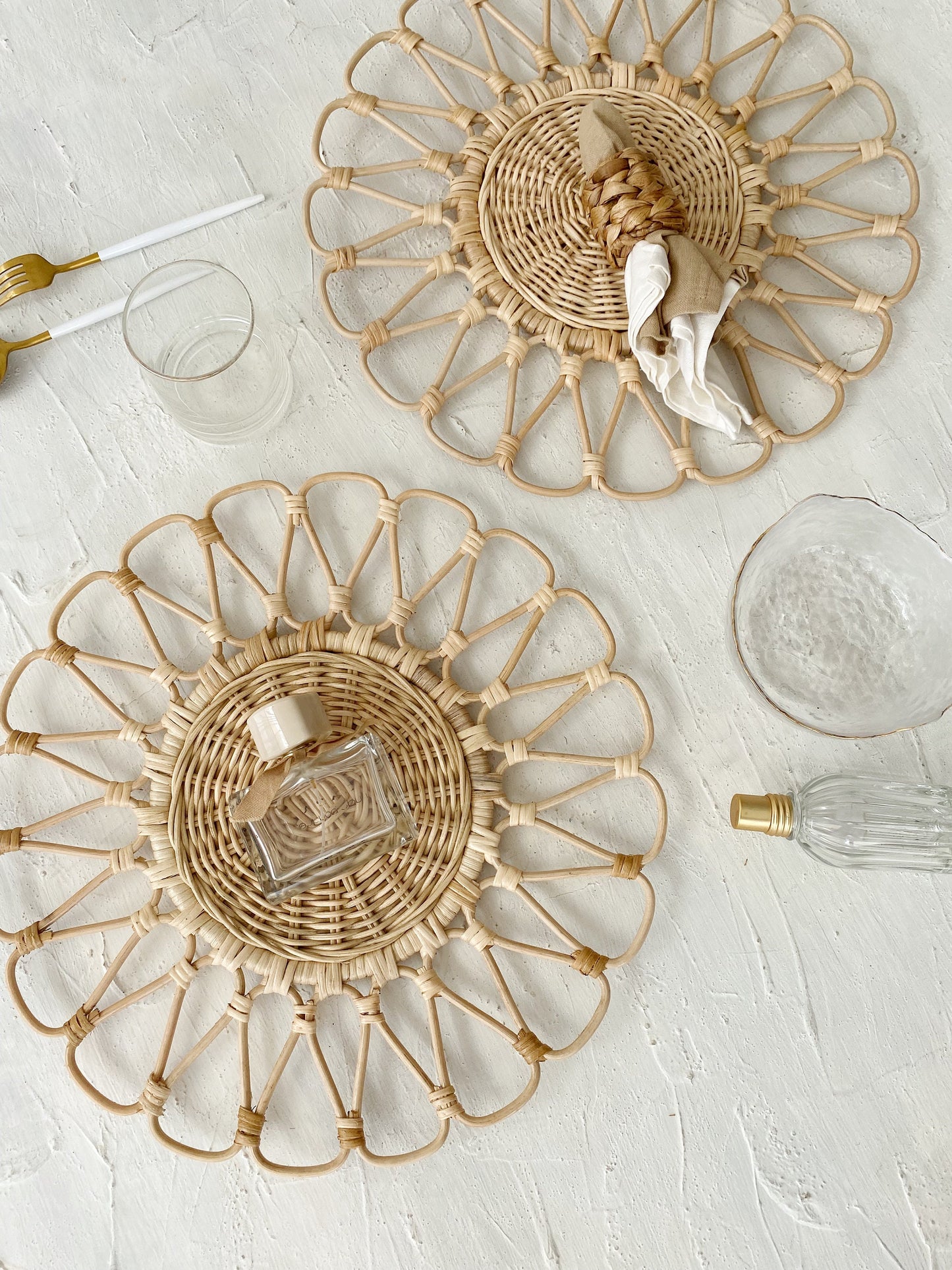 Ayu Flower Round Rattan Placemat